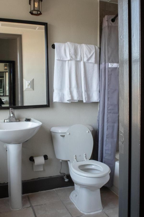 Hotel Chataura Dearborn Buitenkant foto