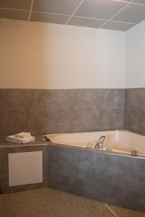 Hotel Chataura Dearborn Buitenkant foto