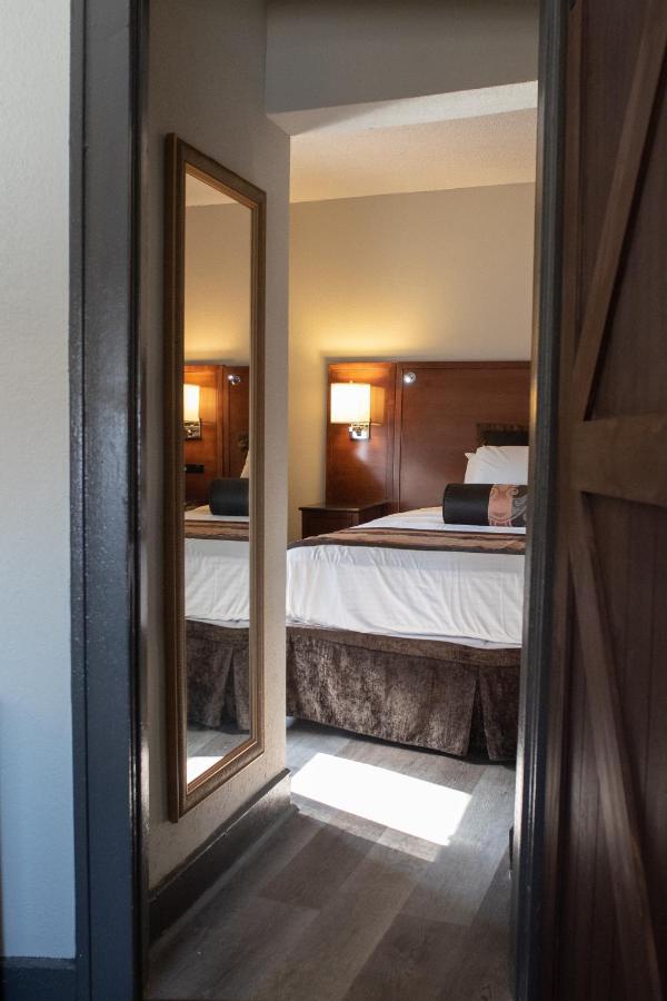 Hotel Chataura Dearborn Buitenkant foto